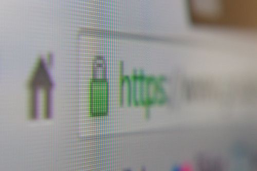 Dle vyjádření Googlu se ale HTTPS navíc stalo faktorem ovlivňující hodnocení webu jeho vyhledávačem.